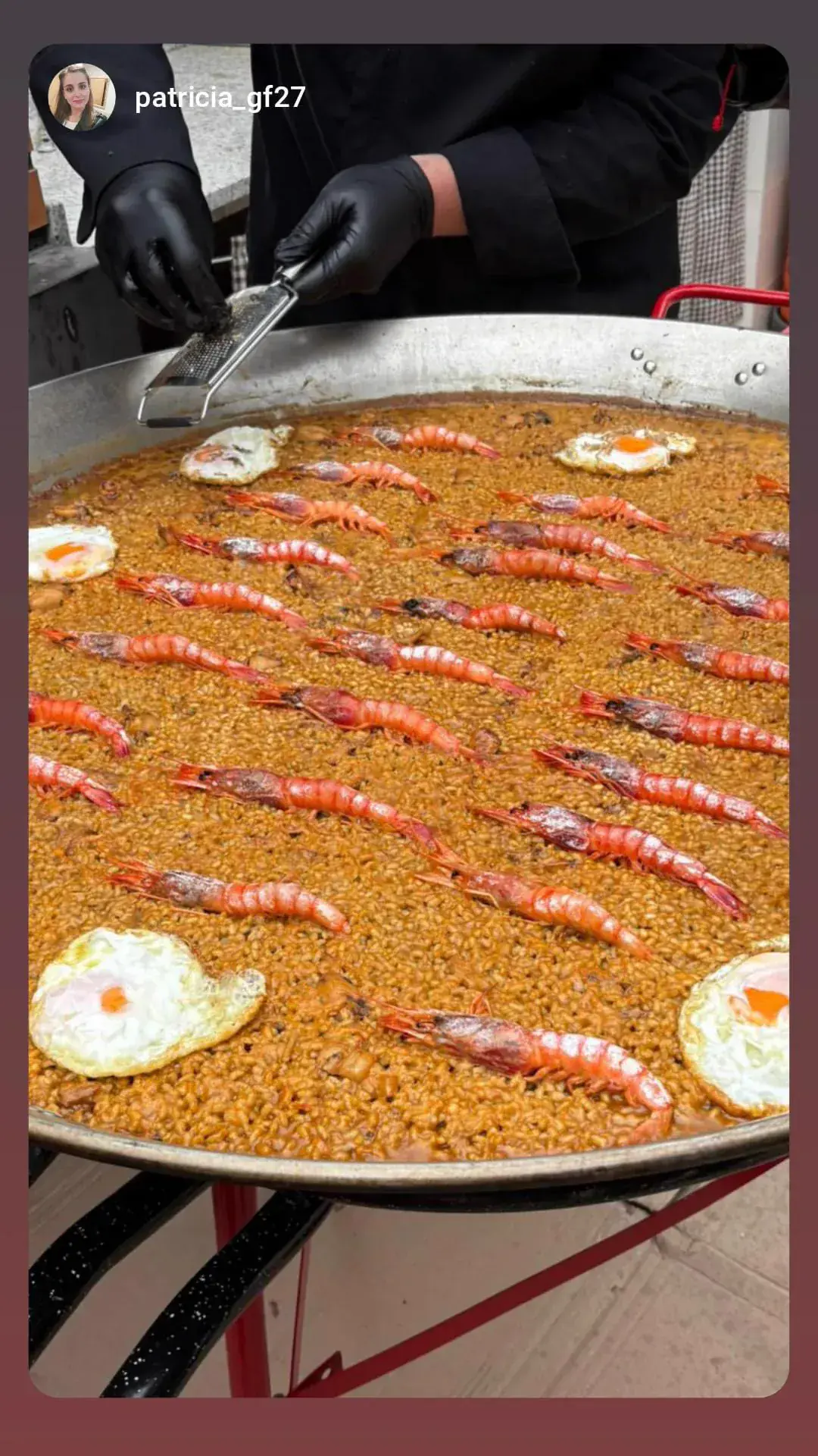Story de una clienta con un arroz de gambas y huevos